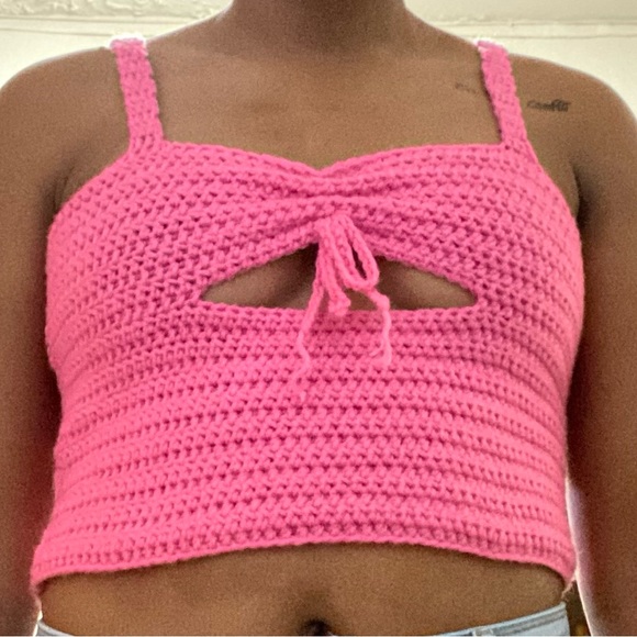 Pink Under Boob Cut Out Crop Top - Picture 3 of 3